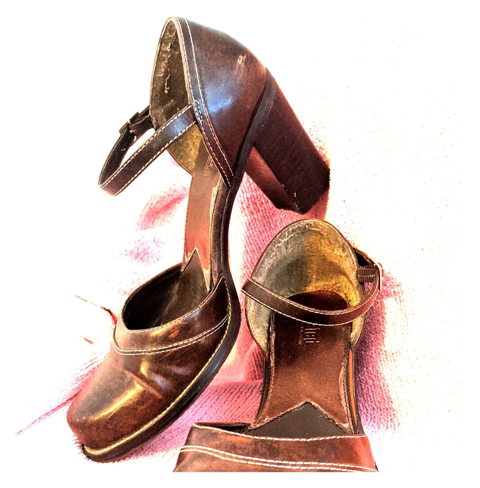Size 9.5 brown Unlisted by Kenneth Cole heels